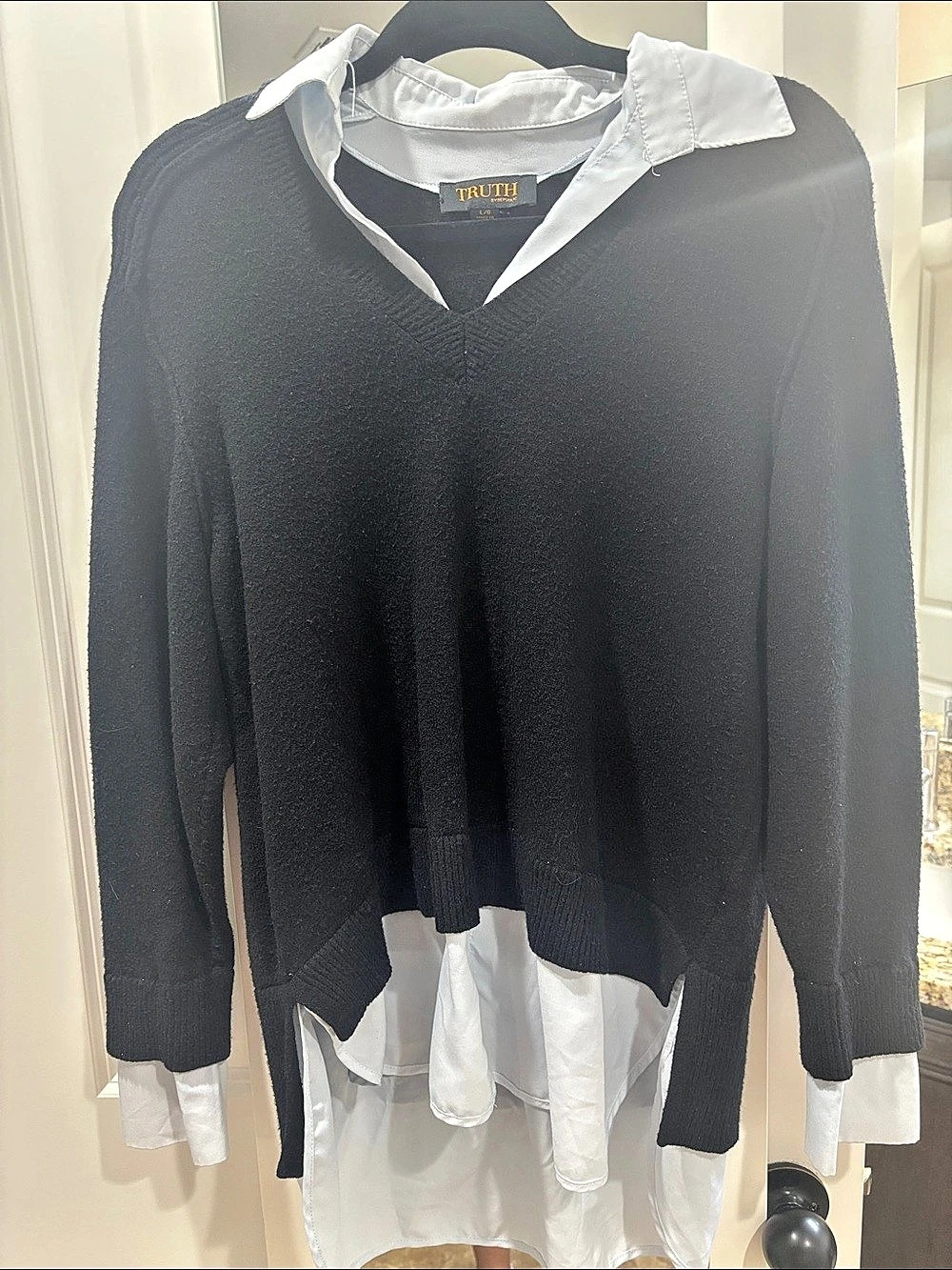 TRUTH by Republic V-Neck Sweater Black & White Size Large Like New